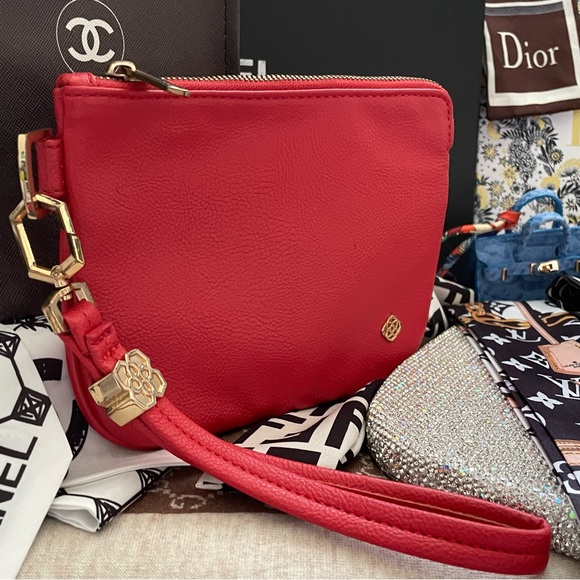 Kendra Scott Handbags - ✨♥️Kendra Scott Wristlets ✨♥️LIKE NEW